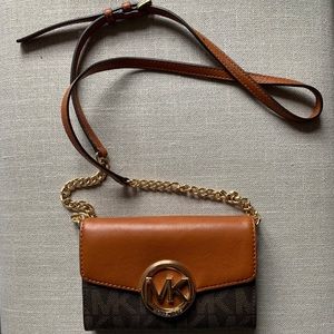 Michael Kors  cross body bag/ Clutch
